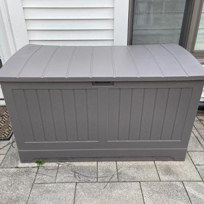 Outdoor storage box 