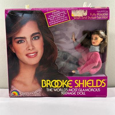 Brooke Shields Doll Set | Vintage 1980's Brooke Shields doll featuring wash and style hair function. - h. 11.5 x w. 10.5 in

