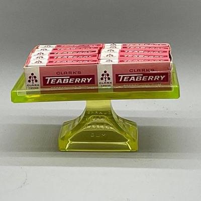 Teaberry Uranium Glass Display