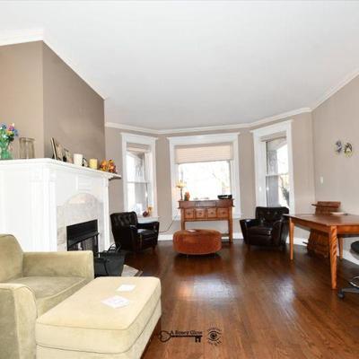 076 living room
