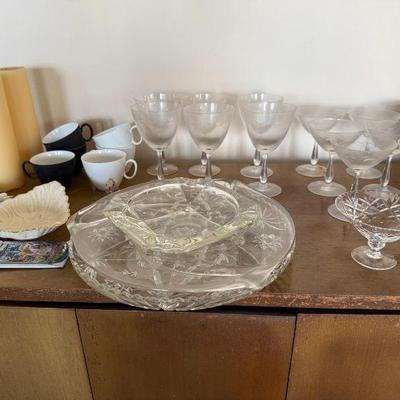 BLACK & WHITE CUPS SOLD