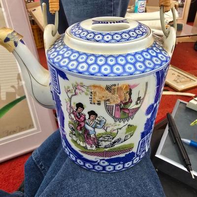 Vintage Chinese vessel