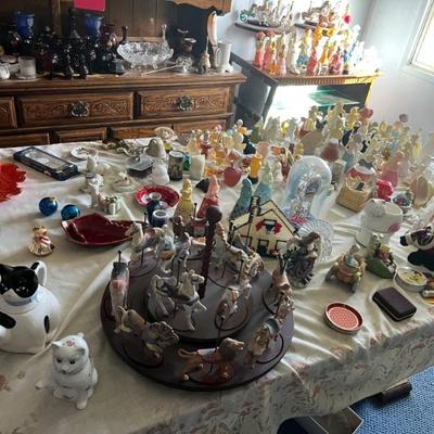 Lots of collectibles, carousels, and von!