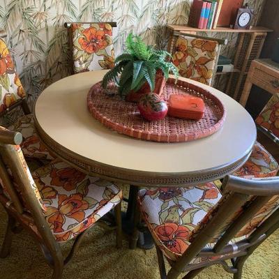 Tw174 vintage table and chairs