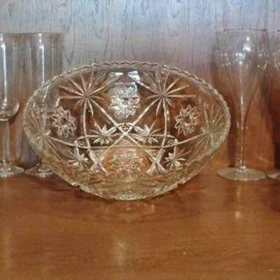 Tw114 glass bowl with glassware