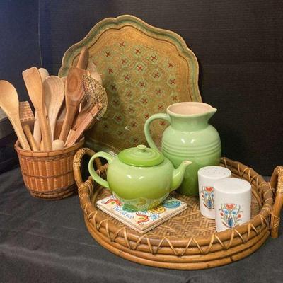 Tw158v vintage le creuset with hawaiian themed tray and goodies