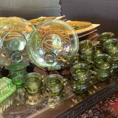Tw208 vintage green glass dish and cup set