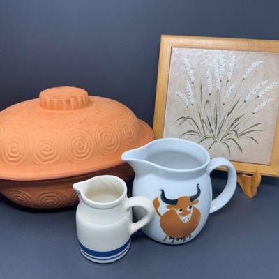 Schlemmertopf Baker, Arabia Cow & Roseville Pitchers + Wood Trivet	