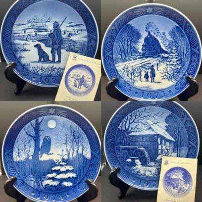 (4) Vintage 1970s Royal Copenhagen Plates
Royal Copenhagen 1973 Going Home For Christmas Kai Lange Wall Hanger Plate 7¼in
Royal...
