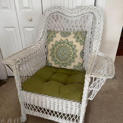 Wicker Chair With Magazine Rack
