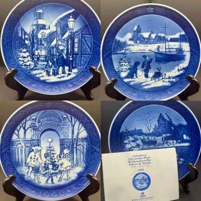 (3) Vintage 1980s Royal Copenhagen Plates
1908-1983 Royal Copenhagen RC Danish Porcelain Christmas Plate MERRY with booklet CHRISTMAS...