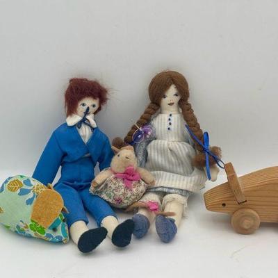(5) Vintage Toys Featuring Forest Craft
