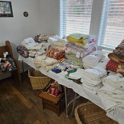 Linens / Quilts