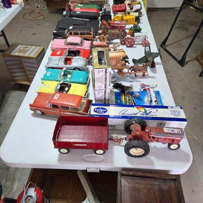 Cast iron cars, Trains, Tractors / Die-Cast Cars