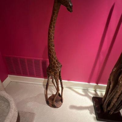 Giraffe figure