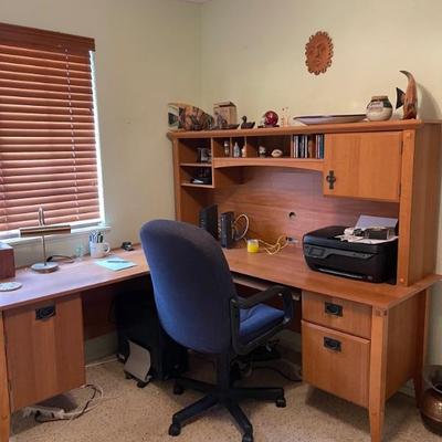 Office ! Nice quality desk 