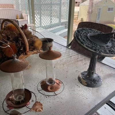 Bird feeders 