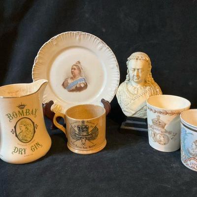 Royal collectibles including quenn victoria bust
