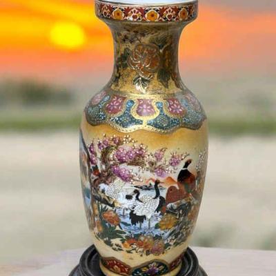 Japanese satsuma moriage vase