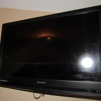 32" Emerson TV