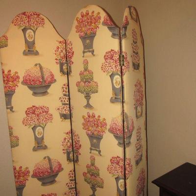 Dressing screen