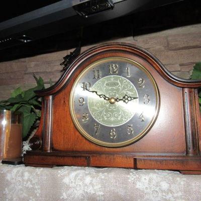 Nice Bulova mantle clock