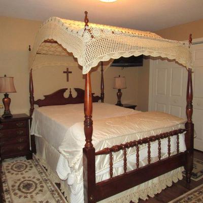 Very nice Queen size canopy bed