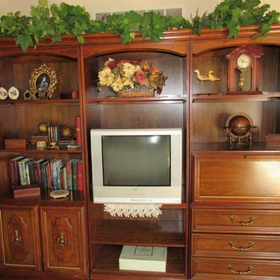 3 piece shelf unit/entertainment center