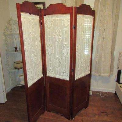 Dressing screen