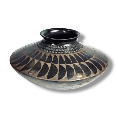 #71 • Signed Mata Ortiz Large Art Pottery - Daniel Gonzalez
