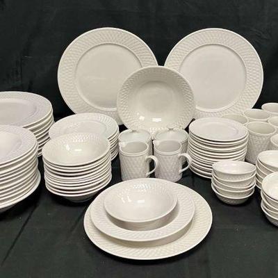 Ct445 oneida wicker stoneware dinnerwsre set