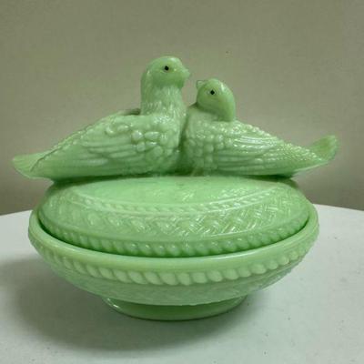Westmoreland Lovebirds | Vintage (1970's) Westmoreland jadeite/green milk glass dish with lovebirds on the lid - h. 5.5 x w. 7 in

