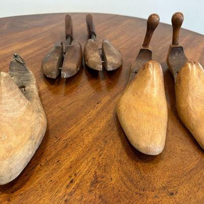 (6pc) Shoe Stretchers | Antique wooden shoe stretchers of various sizes.

