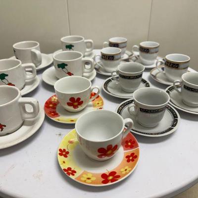 Assortment of Tea Sets & Tray | Assortment of tea set with cups, saucers and lacquered storage box/tray, including: 4 cups, marked...