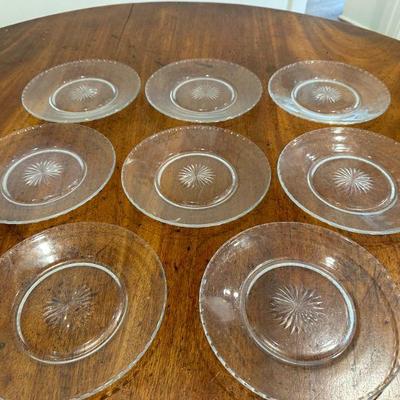 (8pc) Heisey Revere Plates | Vintage Heisey Revere starburst glass salad plates. - dia. 7.5 in

