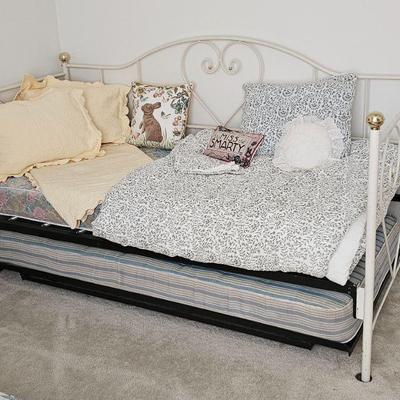 Trundle bed