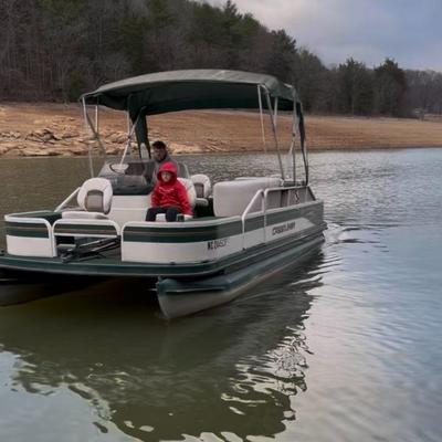 2001 Crestliner Aluminum Pontoon Boat - 20'