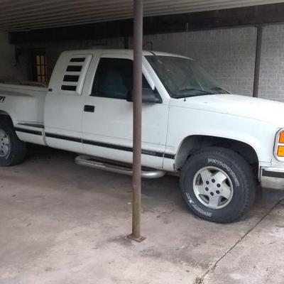1995 Z71 Chevy with new battery and a little over 140,000 miles