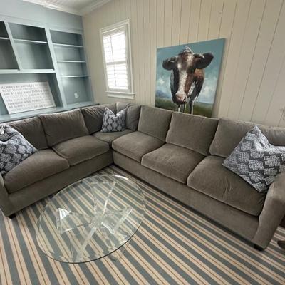 Lee sectional with pull out bed - like NEW