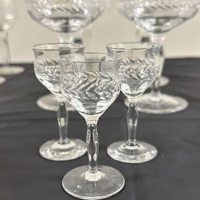 (31pc) Etched Feathered Glassware | Vintage etched, feather glassware including wine glasses, sherbet bowls, and more.


