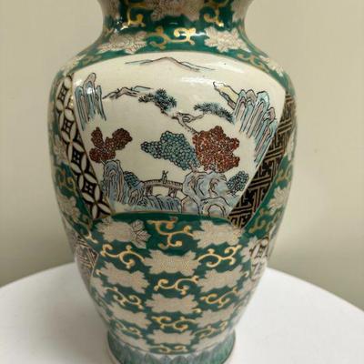 Imari Japanese Urn | Hand painted Asian-inspired Imari-style green urn with gold trim and pheasant details. - h. 14.5 x w. 8.5 in

