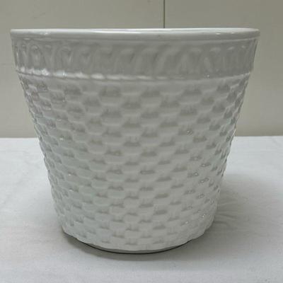 (1pc) Lord & Taylor Cachepot | h. 7.5 x dia. 8.25 in

