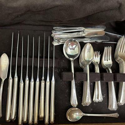 Silverplate Flatware | Silverplate flatware service including: 9 Knives 8 Soup Spoons 15 Spoons 8 Cocktail Forks 8 Salad Forks 7 Dinner...