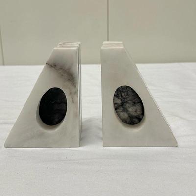 (2pc) Marble Bookends | h. 5.25 x w. 3 in

