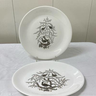 (2pc) Wedgwood "Partridge/Pear Tree" Platters | Wedgwood "Partridge in a Pear Tree" holiday platters in two sizes:...