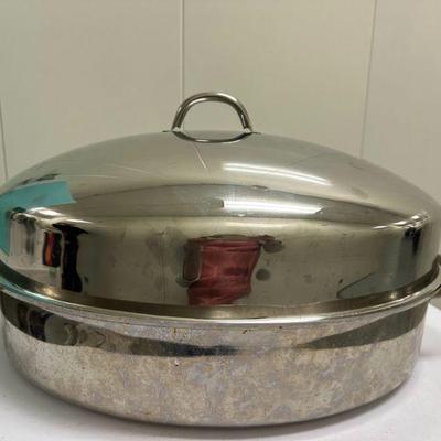 Deluxe Oval Roaster | Deluxe oval roaster with lid and side handles. - h. 12 x l. 22 in

