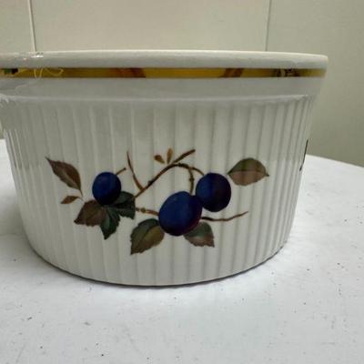 Evesham Soufflé Bowl | Evesham soufflé bowl with fruit motif. - h. 4 x dia. 7 in

