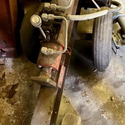 Troy built gas powered log splitter