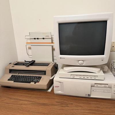 Vintage compaq computer WORKS!
IBM selectric typewriter