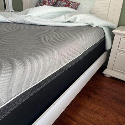 White King Bedroom Set